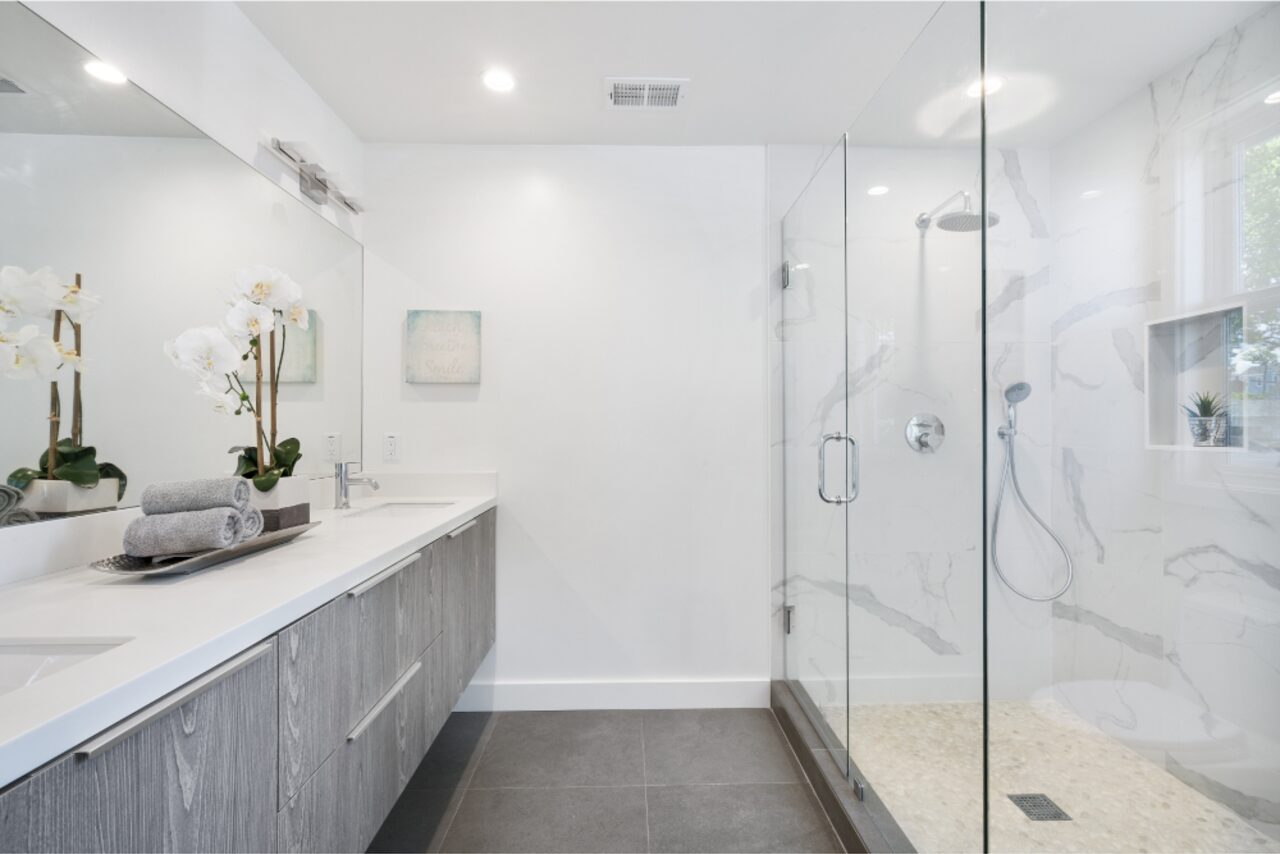WHAT TO THINK ABOUT FOR POST-CONSTRUCTION BATHROOM CLEAN-UP