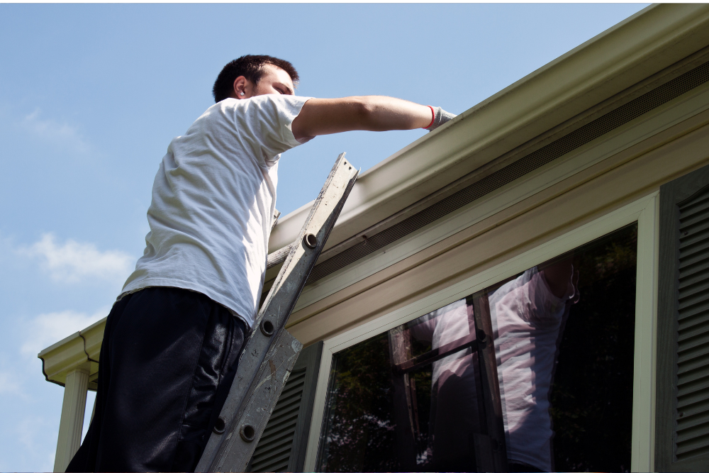 GUTTERS: HOW TO PREVENT CLOGS AND KEEP YOUR HOME SAFE