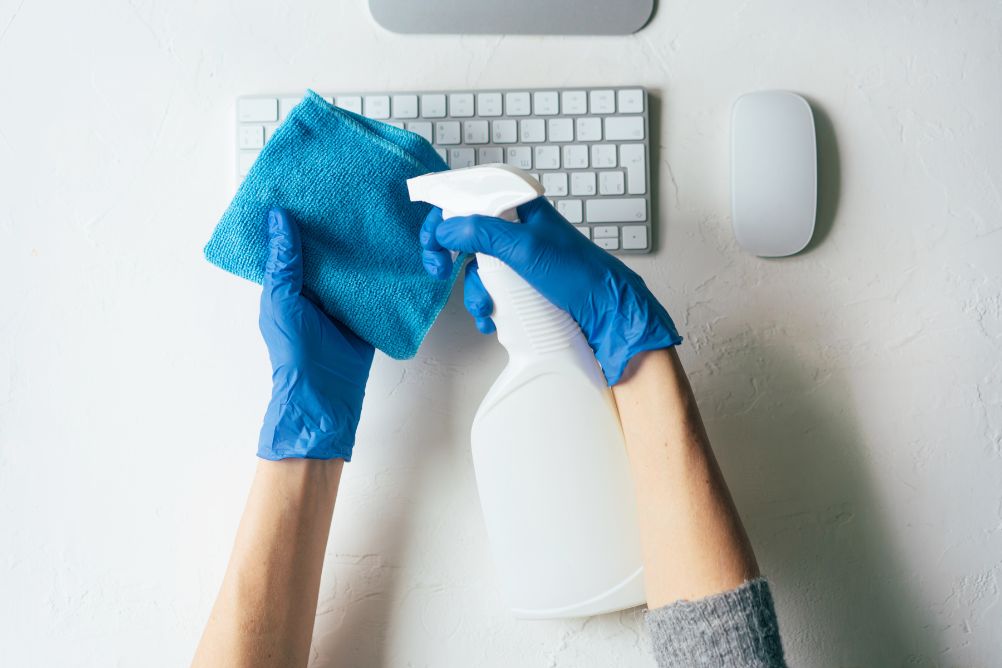 EXPERT TIPS FOR MAINTAINING A CLEAN AND HEALTHY WORKSPACE